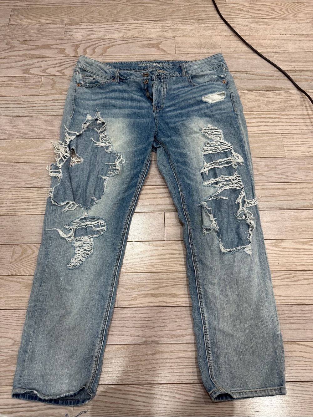 American Eagle Outfitters Light Blue Distressed Boyfriend Jeans